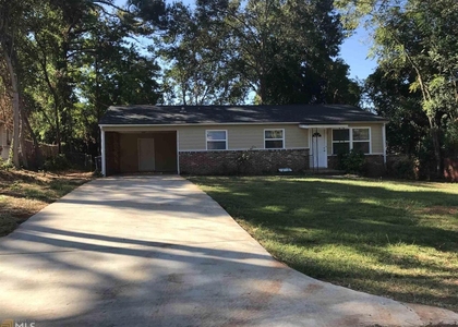 131 Pineview Drive - Photo 1