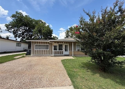 1109 E Inwood Drive - Photo 1