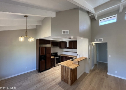 1017 E Maryland Avenue - Photo 1