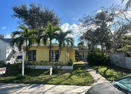 214 S Palmway - Photo 1