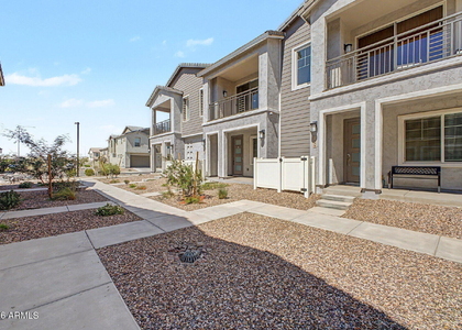 8149 E Petunia Avenue - Photo 1