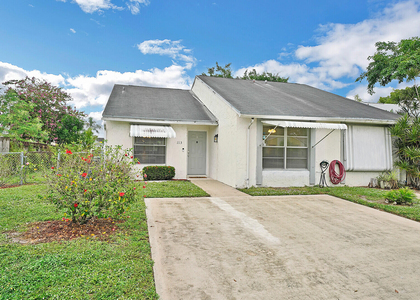 113 Pinewood Court - Photo 1