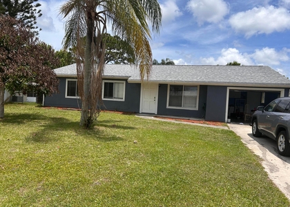2029 Se Hideaway Circle - Photo 1