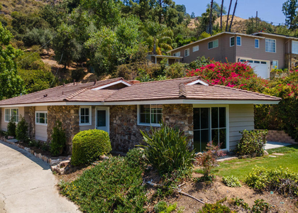 555 Paulette Place - Photo 1