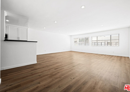 136 S Palm Drive - Photo 1