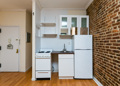 71 Pineapple St 11201 - Photo 1