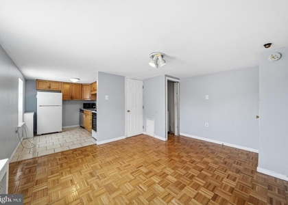 924 S 10th Street - Photo 1