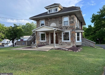 228 N Centre Avenue - Photo 1