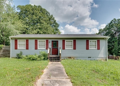 1424 Hosea L Williams Drive Ne - Photo 1