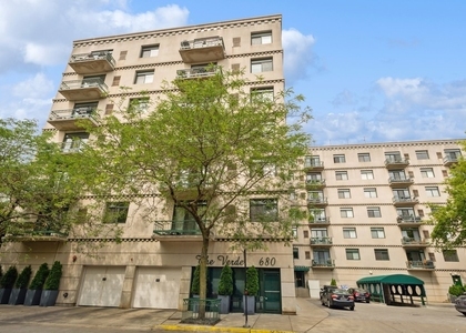 680 N Green Street - Photo 1