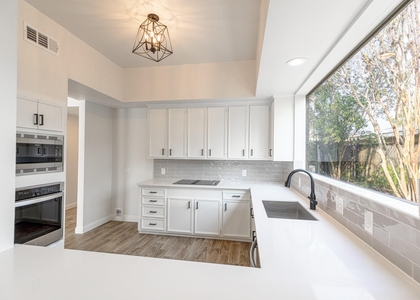 20 Charleston Street N - Photo 1