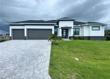 141 Sw 37 Place - Photo 1