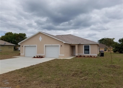 22 Se 24th Avenue - Photo 1