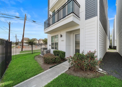 2603 Hutchins - Photo 1