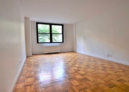 East 49 Street - Photo 1