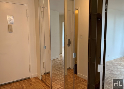 East 49 Street - Photo 1
