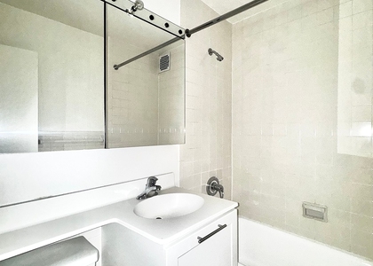 East 49 Street - Photo 1