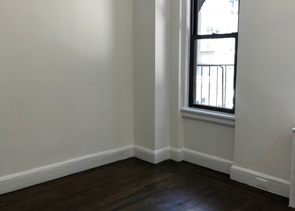 East 46 Street - Photo 1