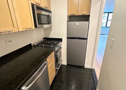 East 49 Street - Photo 1