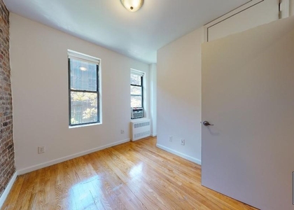 East 65 Street - Photo 1