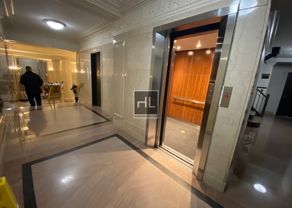 East 46 Street - Photo 1