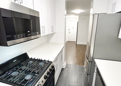 East 56 Street - Photo 1