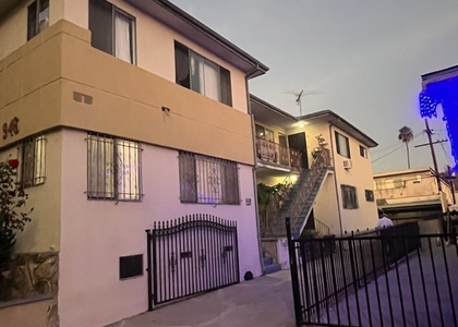 946 S Kingsley Drive - Photo 1