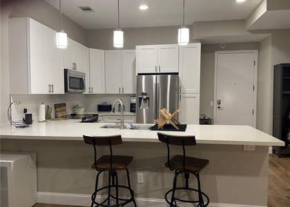 507 Sabine St - Photo 1