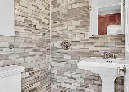 W 52nd - Photo 1