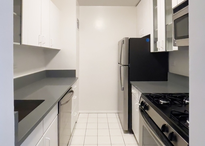 East 49 Street - Photo 1