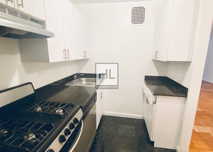 E 82 St - Photo 1