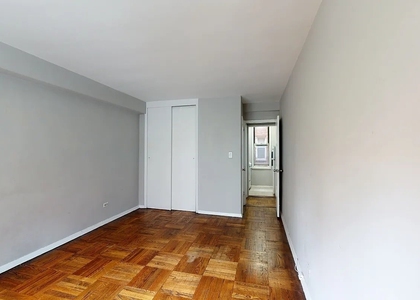 East 58 Street - Photo 1