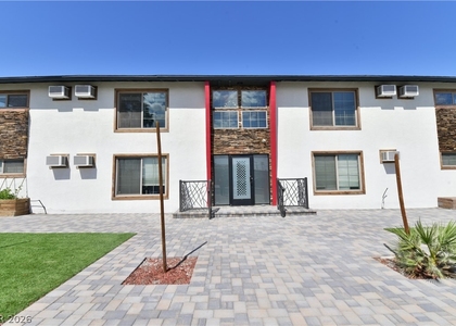 1003 E Clark Avenue - Photo 1
