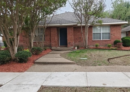 5005 Boxwood Lane - Photo 1