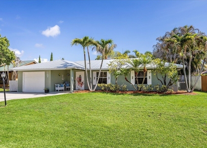 687 Ne Maranta - Photo 1