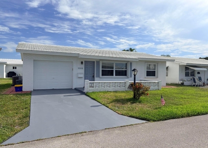 1009 Sw 3rd Way - Photo 1