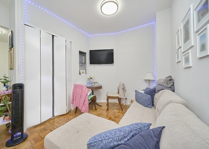 335 W 43rd Street - Photo 1