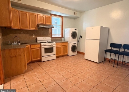 1318 W Girard Avenue - Photo 1