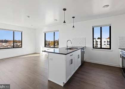 404 404 Fountain St - Photo 1