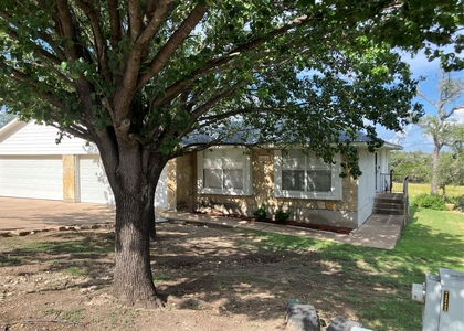 3201 Macarthur Ave - Photo 1
