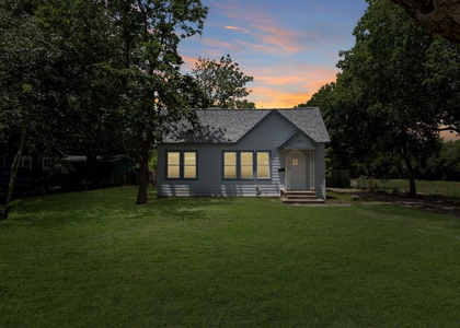 1301 Sloan St - Photo 1