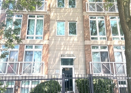 2135 N Southport Avenue - Photo 1