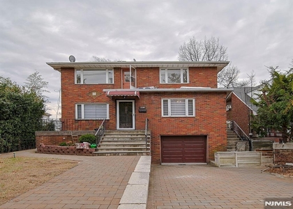 2244 Linwood - Photo 1