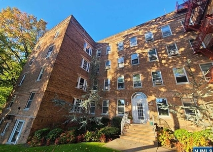 250 Broad - Photo 1