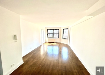 E 82 St - Photo 1