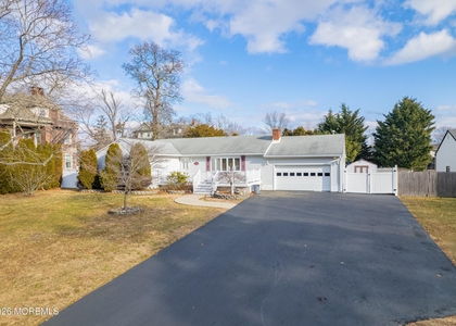 351 Hollywood Avenue - Photo 1