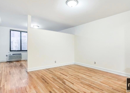 1 Avenue - Photo 1