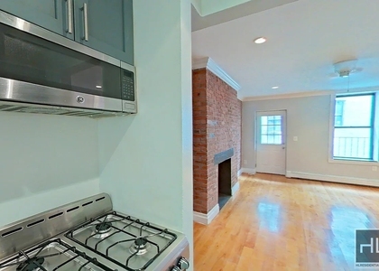 Avenue B - Photo 1