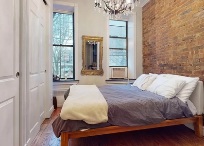 Mott Street - Photo 1