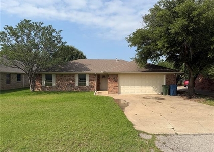 305 Lois Street - Photo 1